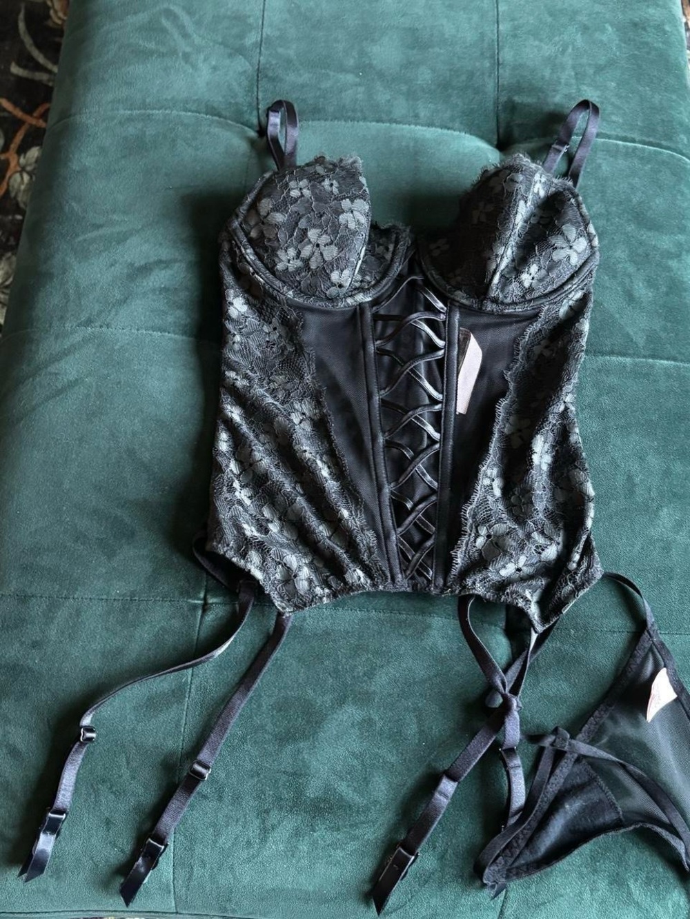 Victoria’s secret Lace Bustier Corset with Garter Straps - Black